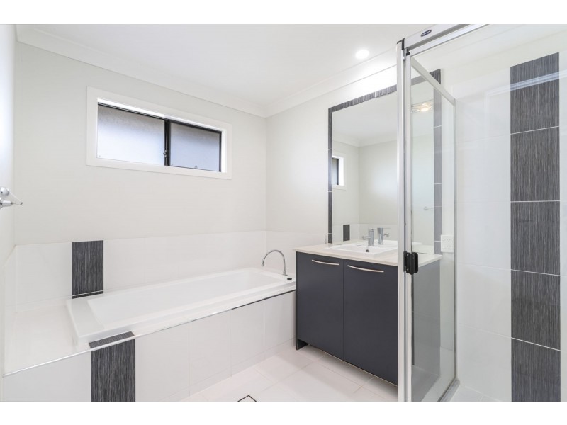 4 Whitehaven Way, Pelican Waters QLD 4551