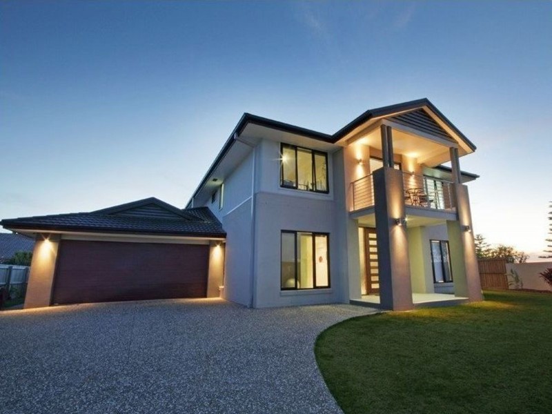 4 Whitehaven Way, Pelican Waters QLD 4551