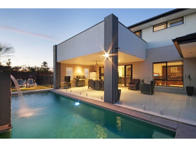 4 Whitehaven Way, Pelican Waters QLD 4551