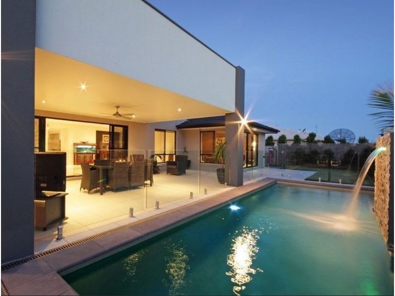 4 Whitehaven Way, Pelican Waters QLD 4551