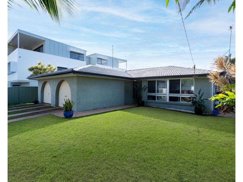 9 Ilaroo Crescent, Warana QLD 4575