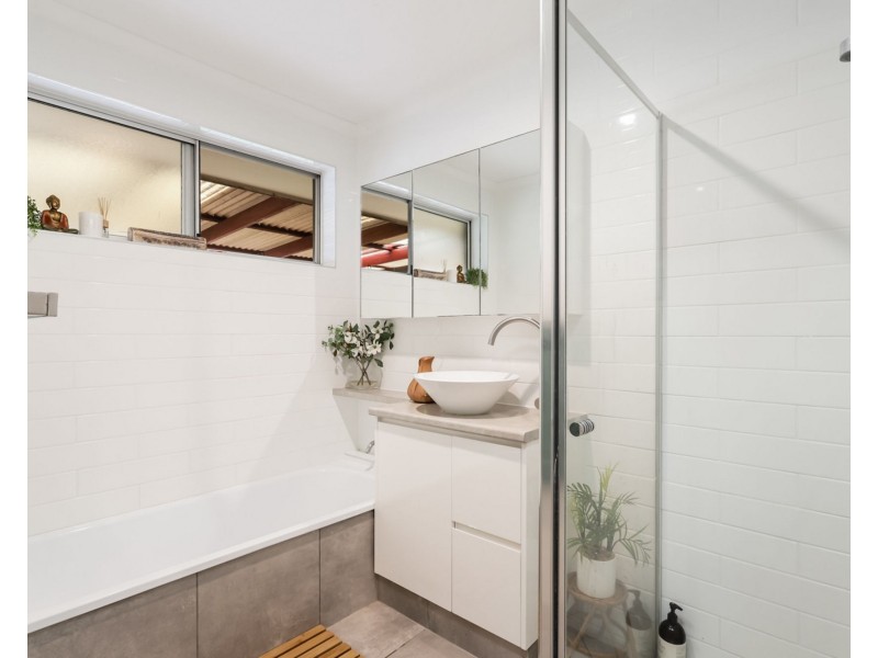 9 Ilaroo Crescent, Warana QLD 4575