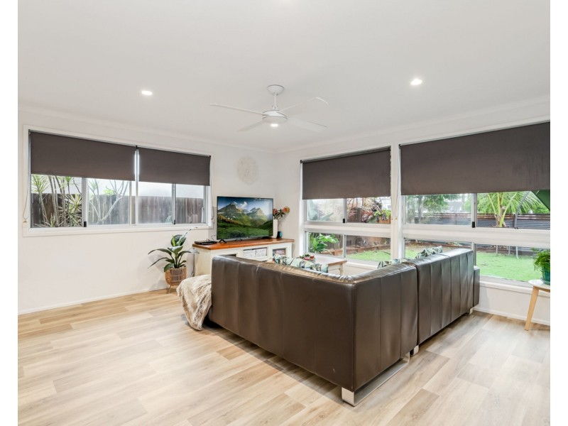 9 Ilaroo Crescent, Warana QLD 4575