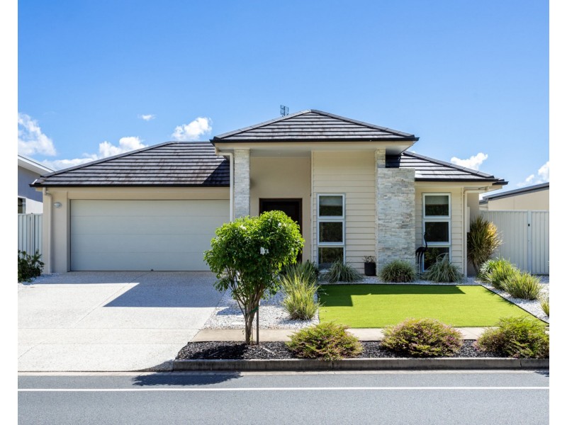 21 Bells Esplanade, Pelican Waters QLD 4551