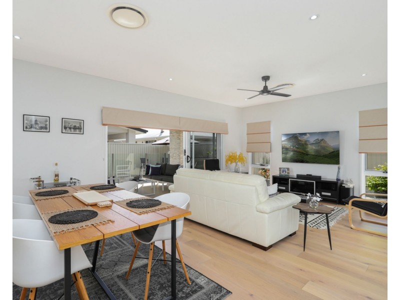 21 Bells Esplanade, Pelican Waters QLD 4551