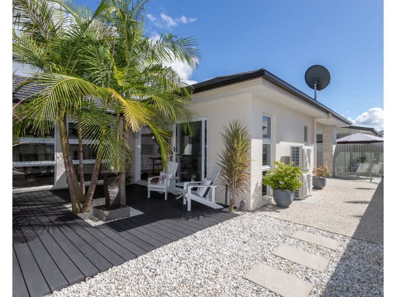 21 Bells Esplanade, Pelican Waters QLD 4551