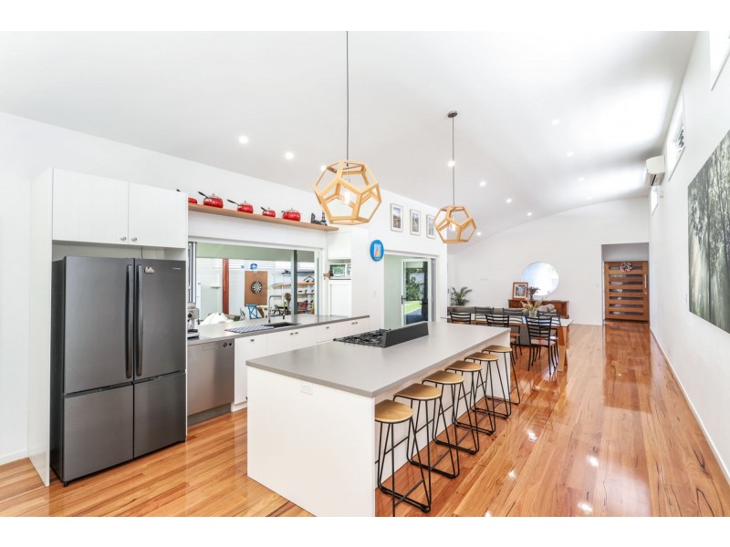17 Admiralty Drive, Alexandra Headland QLD 4572