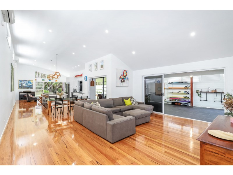 17 Admiralty Drive, Alexandra Headland QLD 4572