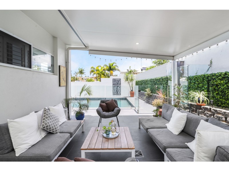 17 Admiralty Drive, Alexandra Headland QLD 4572