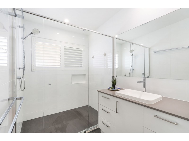 17 Admiralty Drive, Alexandra Headland QLD 4572