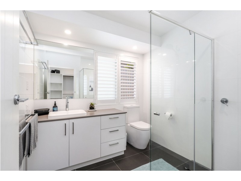 17 Admiralty Drive, Alexandra Headland QLD 4572