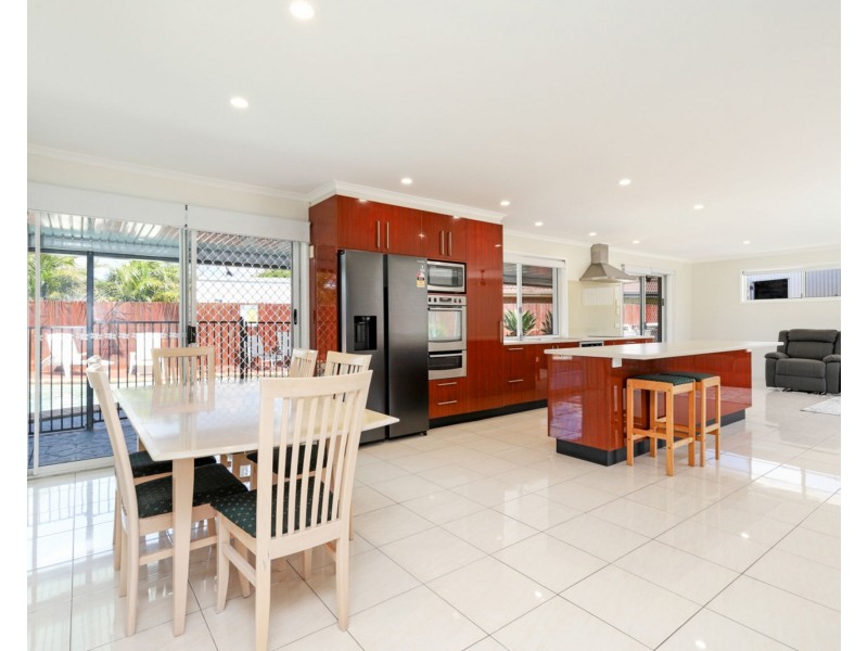 7 Richmond Place, Minyama QLD 4575