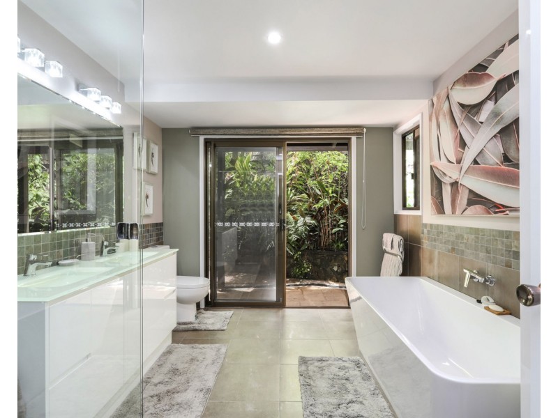 4 Suzen court, Mooloolah Valley QLD 4553