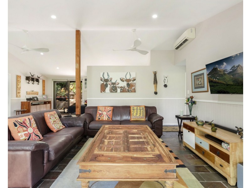 4 Suzen court, Mooloolah Valley QLD 4553