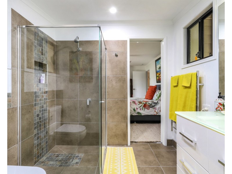 4 Suzen court, Mooloolah Valley QLD 4553
