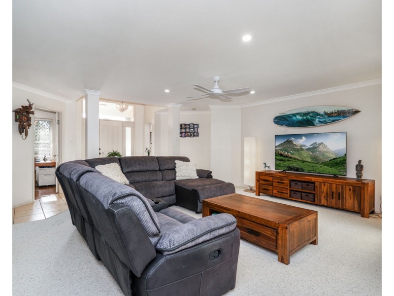 43 Kalowendha Avenue, Pelican Waters QLD 4551