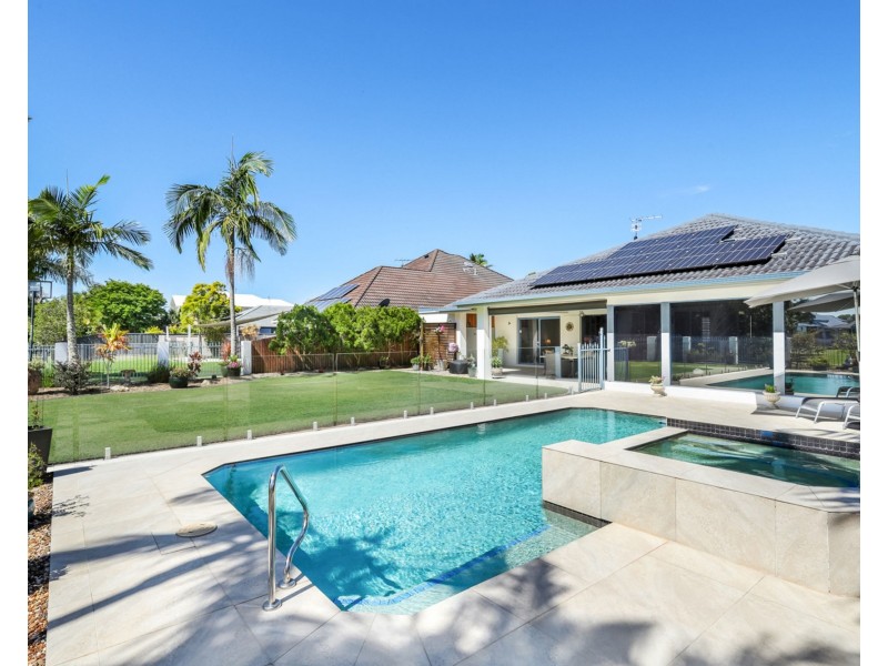 8 Midden Place, Pelican Waters QLD 4551