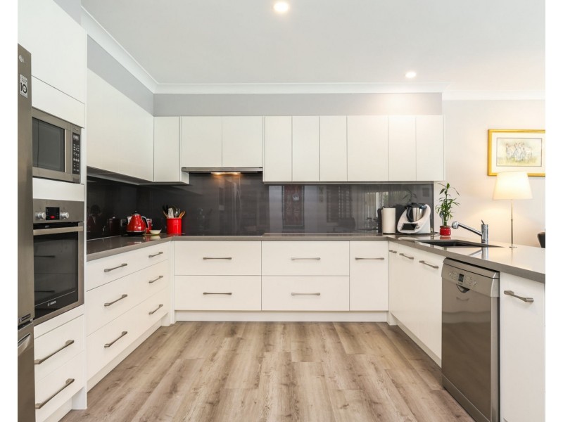 8 Midden Place, Pelican Waters QLD 4551