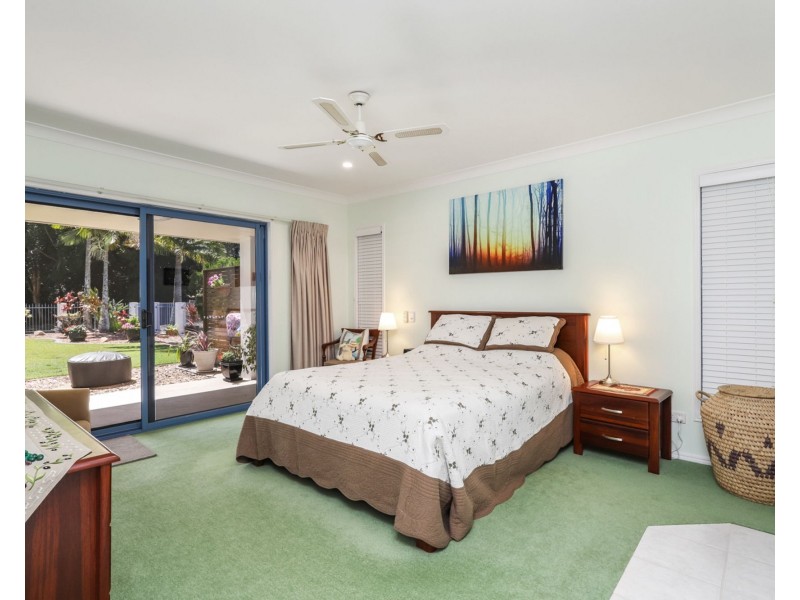 8 Midden Place, Pelican Waters QLD 4551