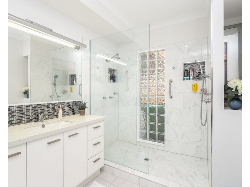 8 Midden Place, Pelican Waters QLD 4551