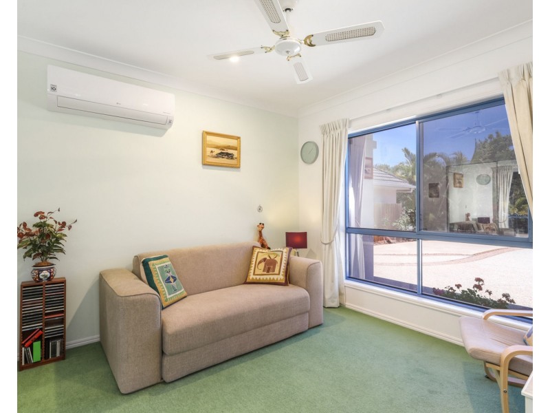 8 Midden Place, Pelican Waters QLD 4551