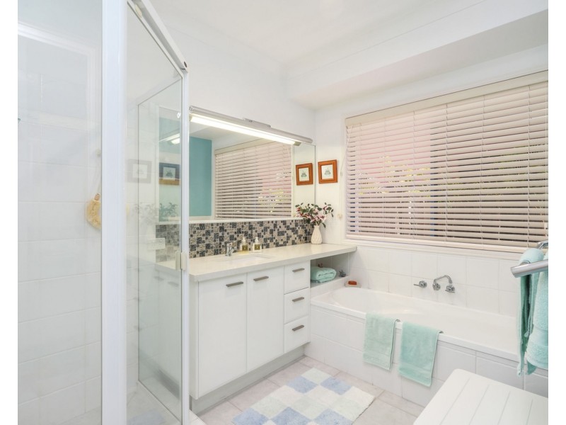 8 Midden Place, Pelican Waters QLD 4551
