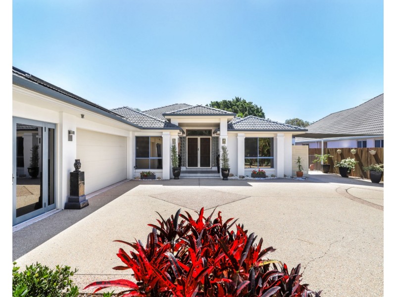 8 Midden Place, Pelican Waters QLD 4551