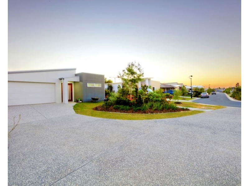 27 Macintyre Crescent, Pelican Waters QLD 4551