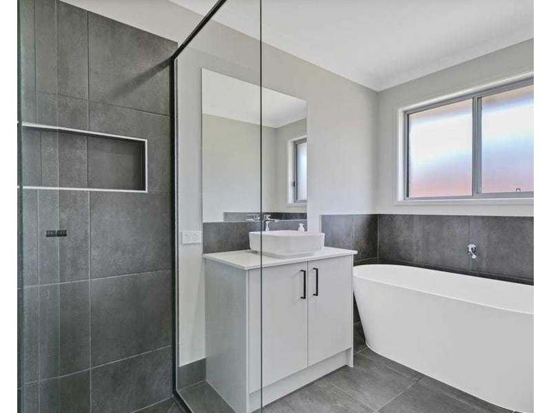9 Ngungun Crescent, Glass House Mountains QLD 4518