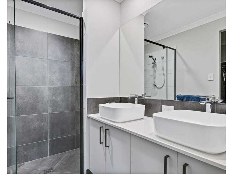 9 Ngungun Crescent, Glass House Mountains QLD 4518