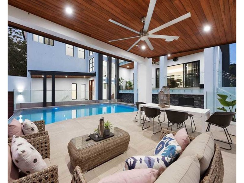 33 Kingfisher Crescent, Palmview QLD 4553