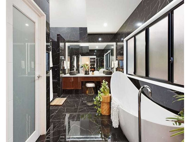 33 Kingfisher Crescent, Palmview QLD 4553