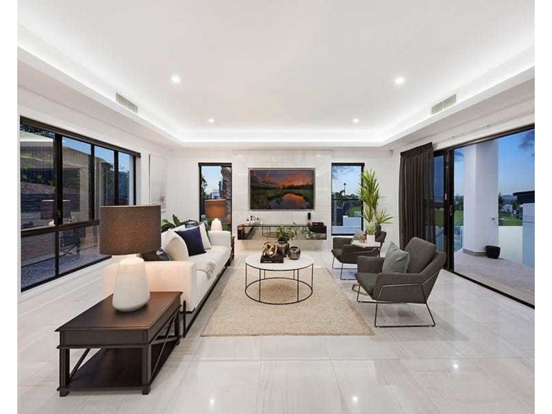 33 Kingfisher Crescent, Palmview QLD 4553