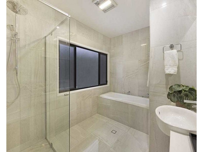 33 Kingfisher Crescent, Palmview QLD 4553