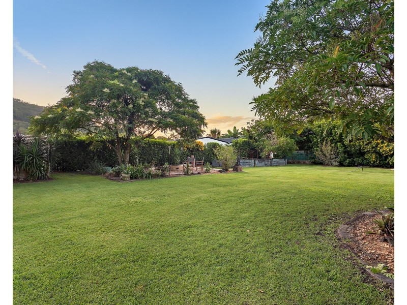 78 Allan Avenue, Glass House Mountains QLD 4518