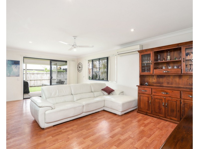 15 Anglia Place, Little Mountain QLD 4551