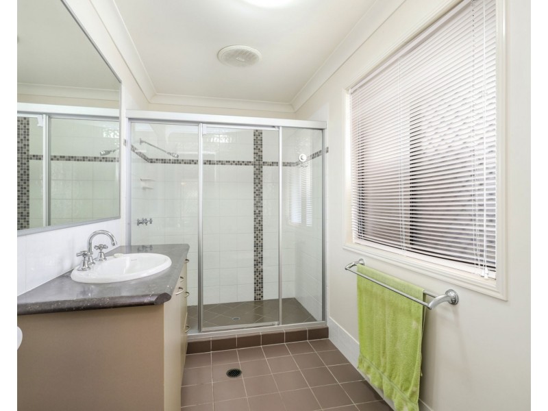 15 Anglia Place, Little Mountain QLD 4551