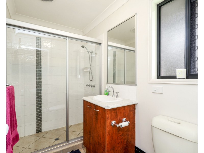 15 Anglia Place, Little Mountain QLD 4551