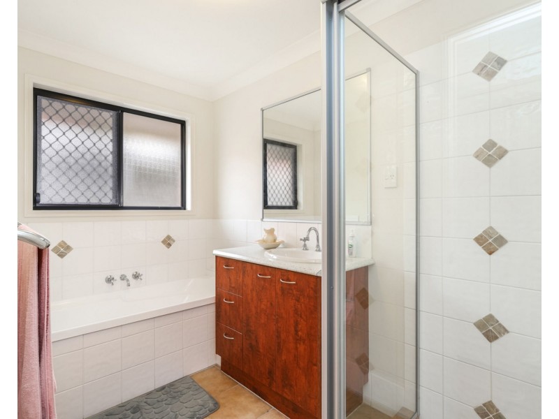 15 Anglia Place, Little Mountain QLD 4551