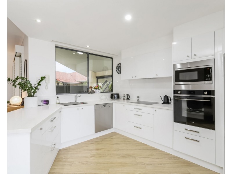 18/1 Millennium Circuit, Pelican Waters QLD 4551
