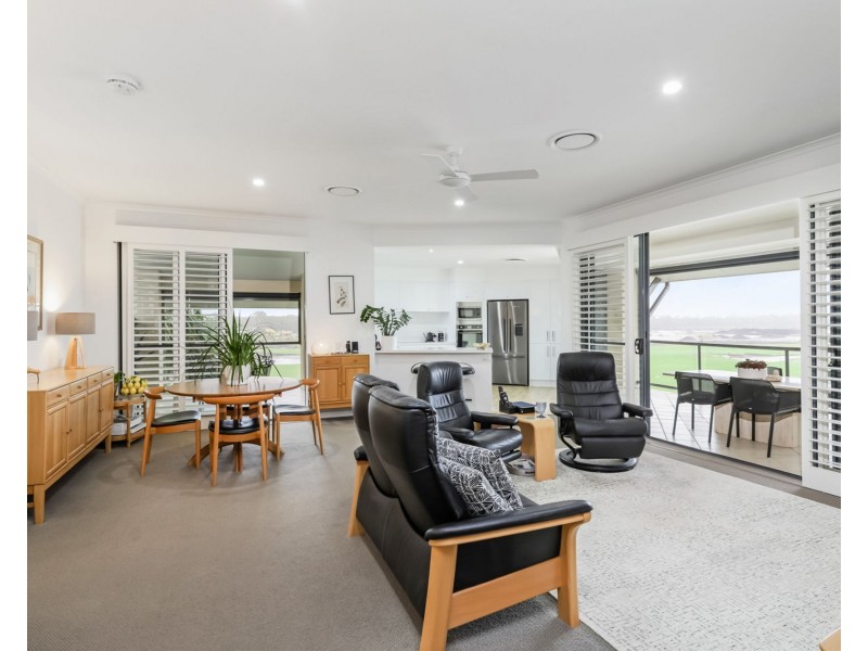 18/1 Millennium Circuit, Pelican Waters QLD 4551