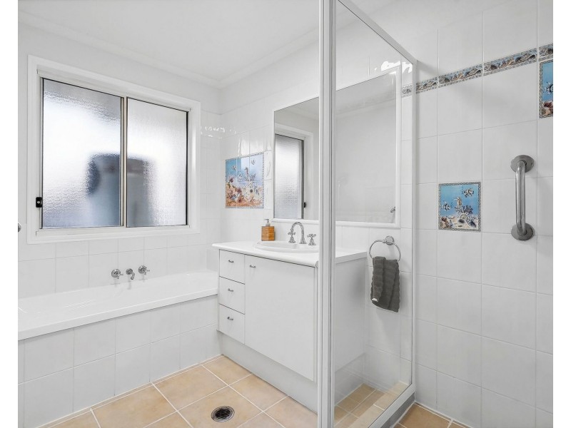 10 Carisbrook Court, Little Mountain QLD 4551