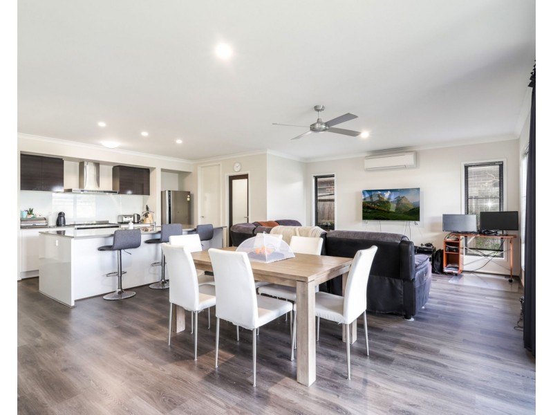 8 Lapis Street, Caloundra West QLD 4551
