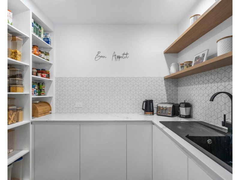 8 Jasmin Circle, Bokarina QLD 4575