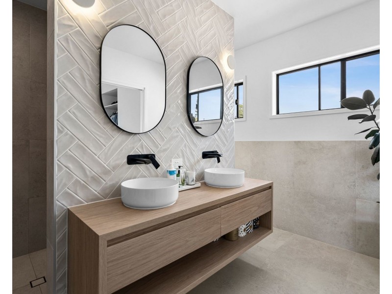 8 Jasmin Circle, Bokarina QLD 4575