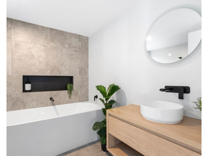 8 Jasmin Circle, Bokarina QLD 4575