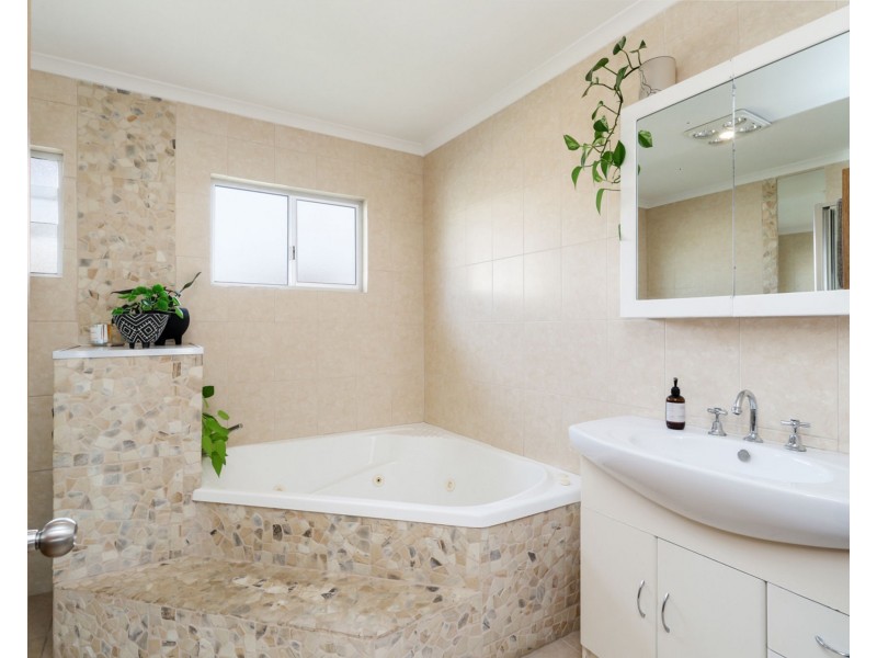 9 Collins Lane, Golden Beach QLD 4551