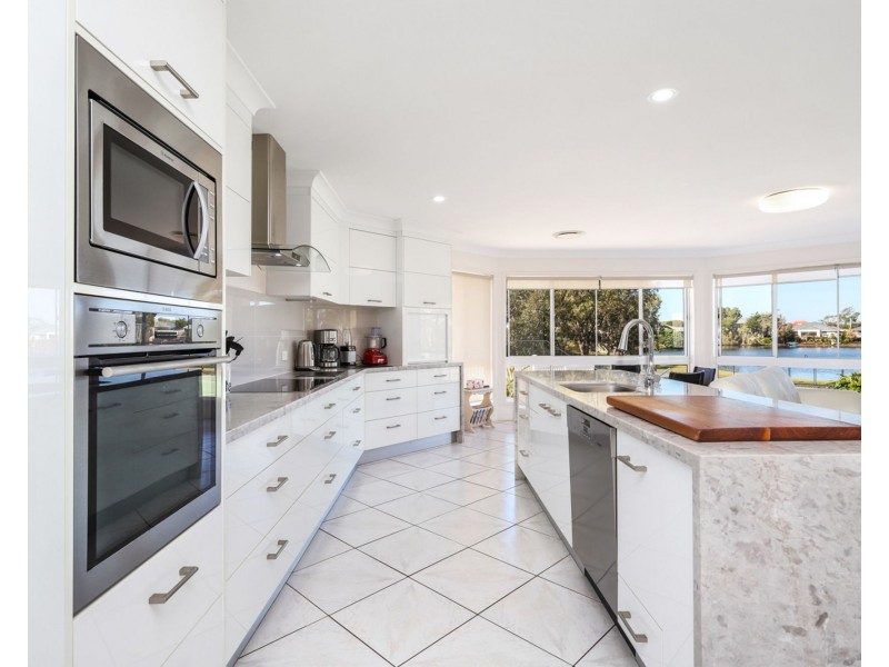 60 Wavell Avenue, Pelican Waters QLD 4551