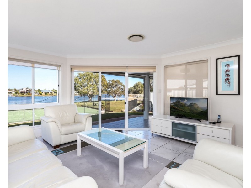 60 Wavell Avenue, Pelican Waters QLD 4551