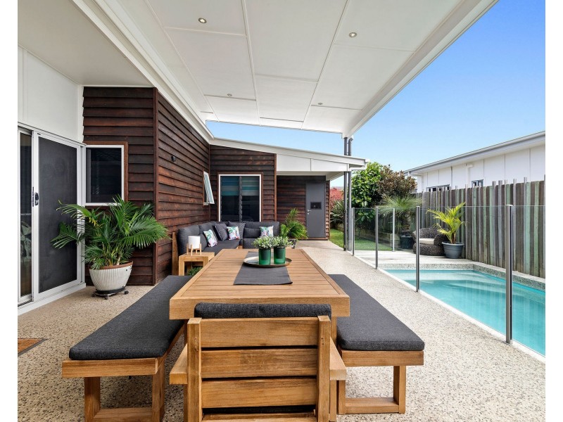 14 Bond Street, Pelican Waters QLD 4551